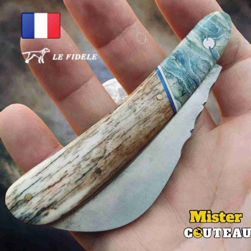 Couteau serpette Le Fidèle molaire mammouth os chameau teinté lame carbone