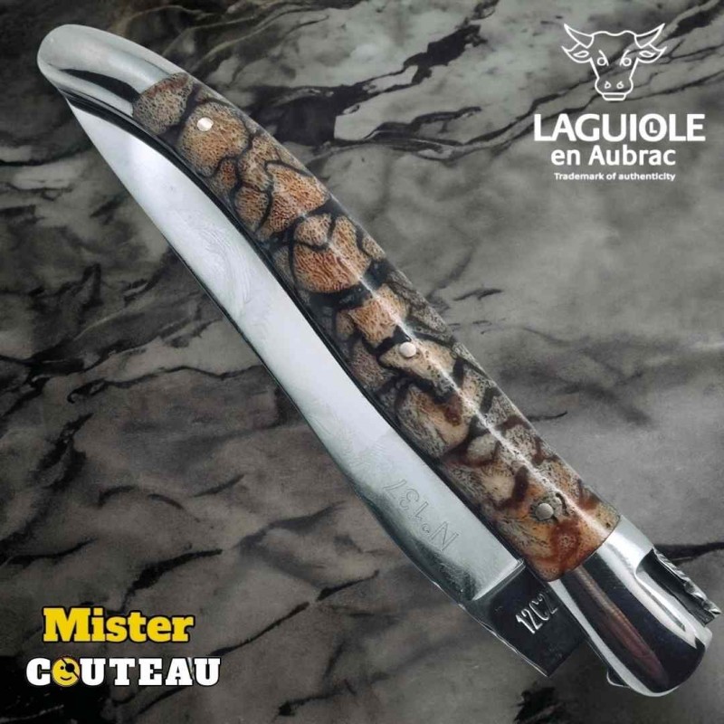 Laguiole en Aubrac abeille forgée corail tigre